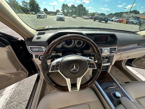 Used 2014 Mercedes-Benz E 350 4MATIC Sedan image 9