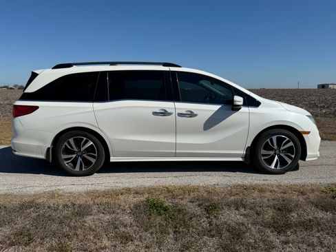 Used 2019 Honda Odyssey Elite image 2