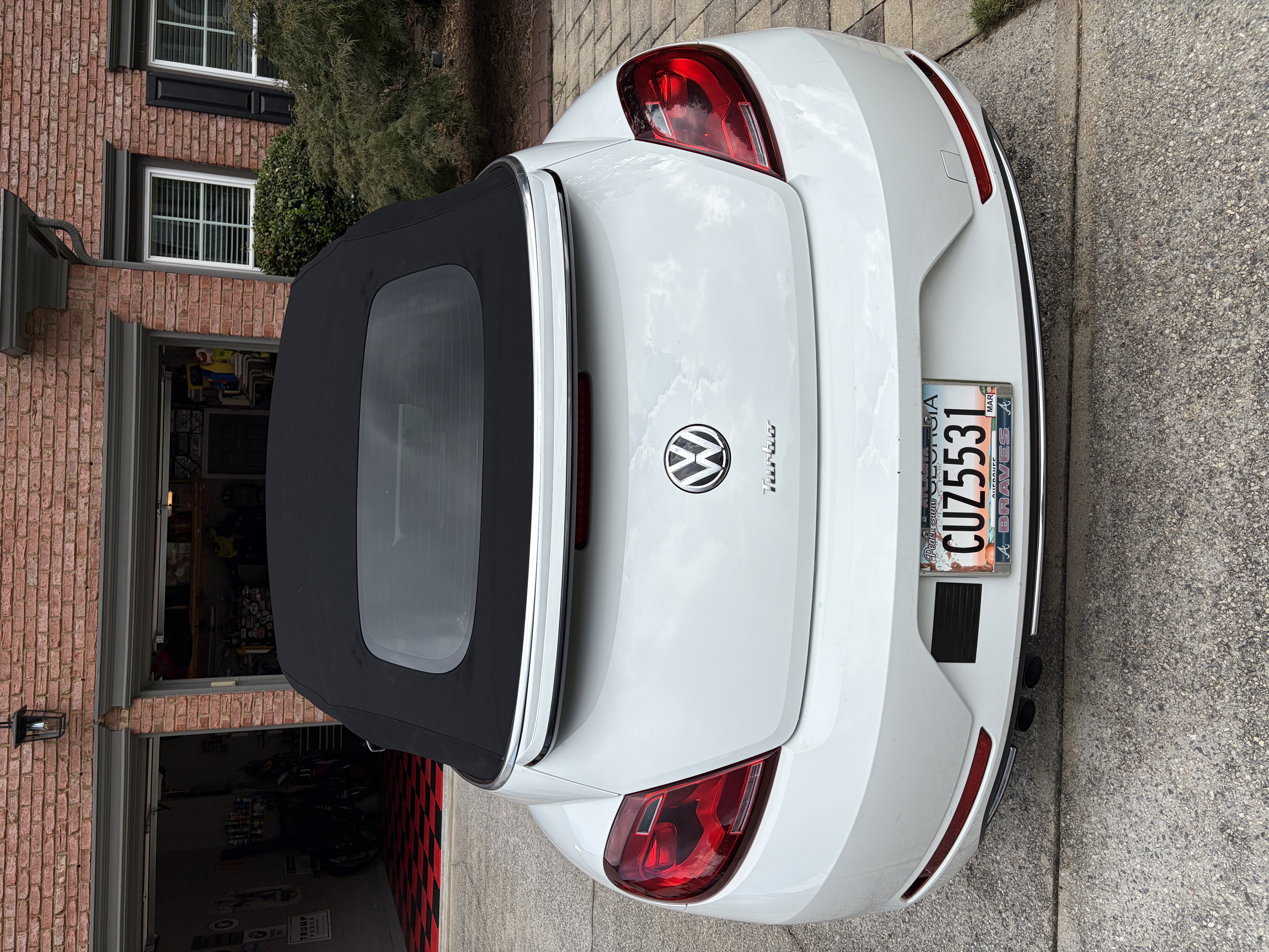 Used 2018 Volkswagen Beetle 2.0T SE FWD image 2