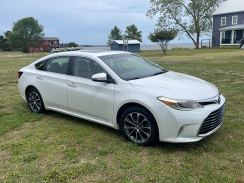 Used 2016 Toyota Avalon XLE Premium FWD image 1