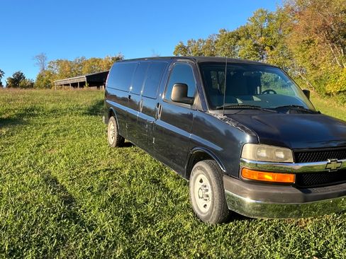 Used 2011 Chevrolet Express 3500 LT w/ LT Preferred Equipment Group image 4