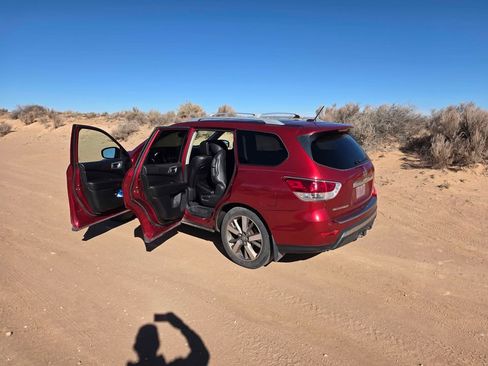 Used 2015 Nissan Pathfinder Platinum w/ Family Entertainment Package image 6