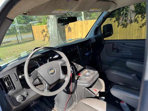 Used 2014 Chevrolet Express 2500 image 8