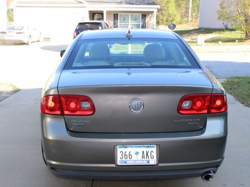 Used 2011 Buick Lucerne CXL image 10