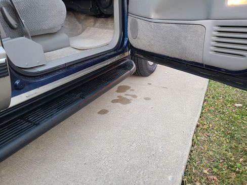 Used 1999 GMC Suburban 2WD w/ Marketing Opt Pkg 2 image 18