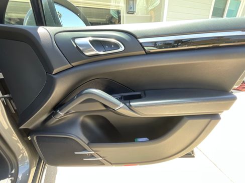 Used 2013 Porsche Cayenne Diesel AWD/4WD image 9