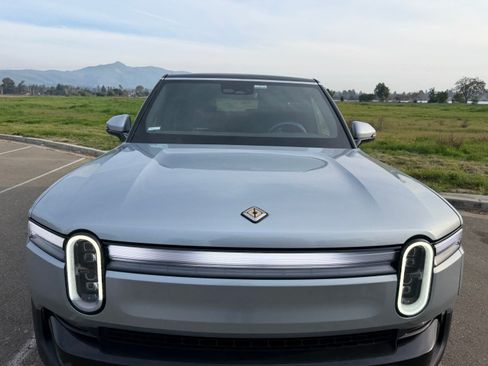 Used 2026 Rivian R1S Adventure image 4