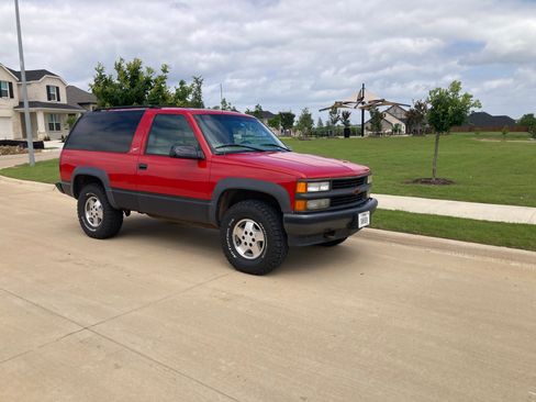Used 1998 Chevrolet Tahoe 4WD 2-Door w/ Preferred Equipment Group 2 image 4