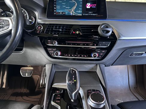 Used 2018 BMW 530i xDrive w/ M Sport Package image 8