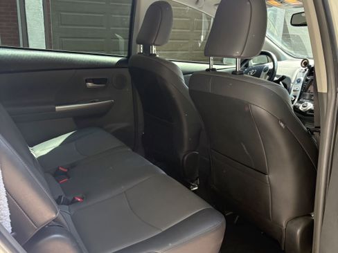 Used 2014 Toyota Prius V Five FWD image 11