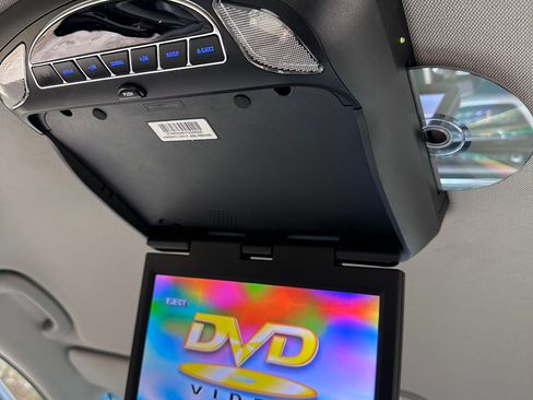 Used 2017 Kia Sedona SX image 18