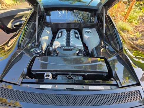 Used 2011 Audi R8 V10 image 19