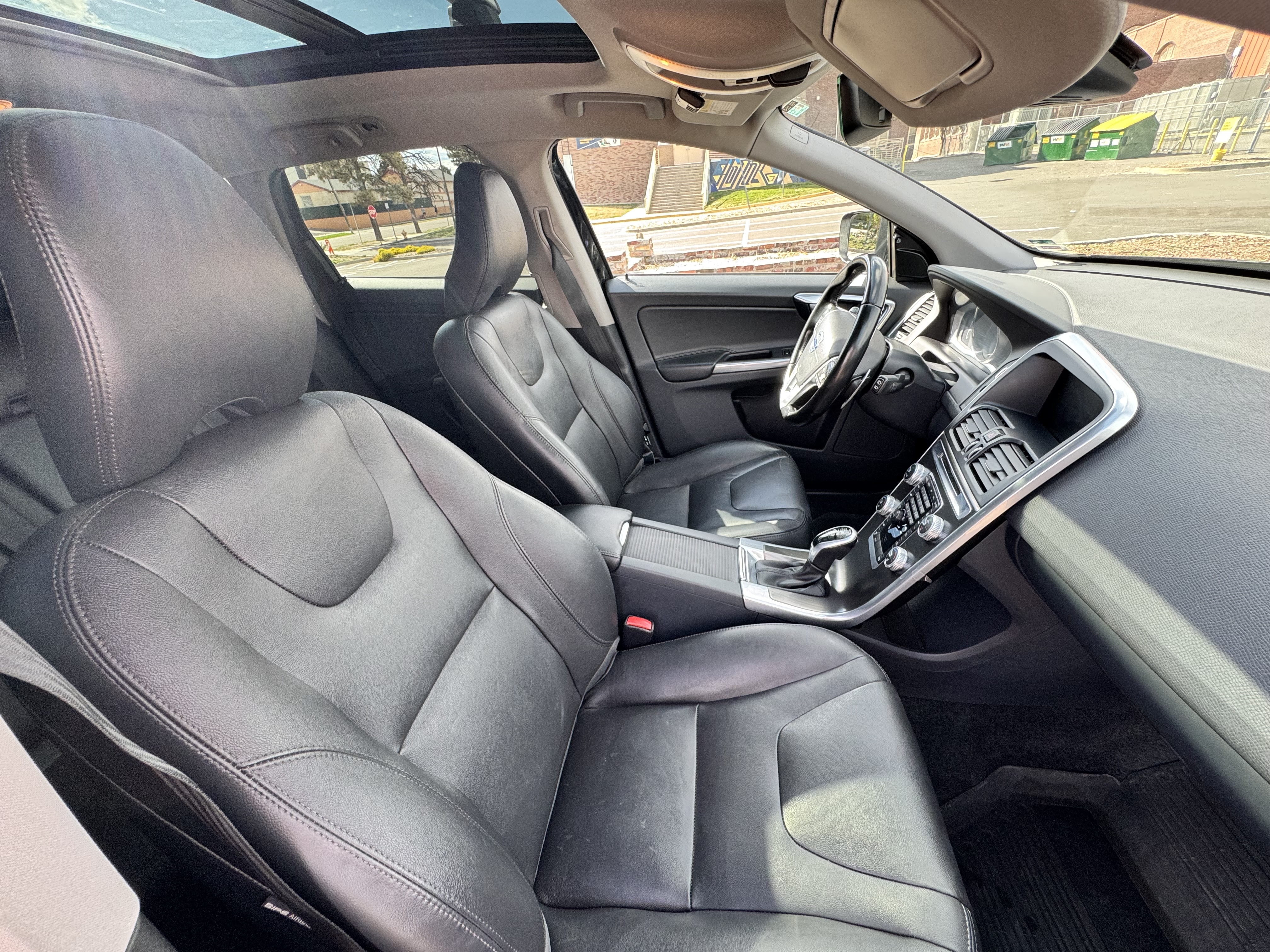 Used 2015 Volvo XC60 T6 AWD/4WD image 13