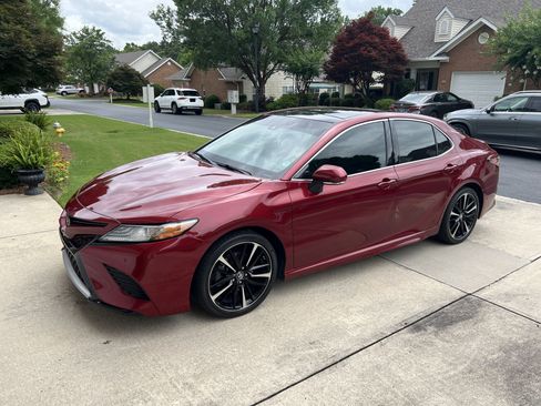 Used 2018 Toyota Camry XSE FWD image 9