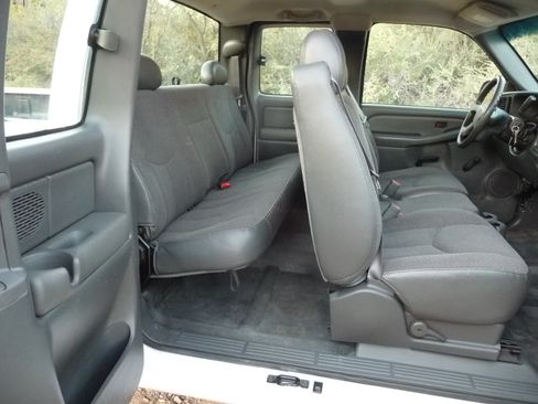 Used 2004 Chevrolet Silverado 1500 W/T RWD image 14