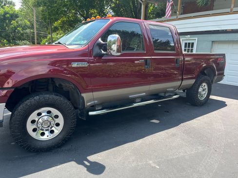Used 2006 Ford F250 XL AWD/4WD image 2