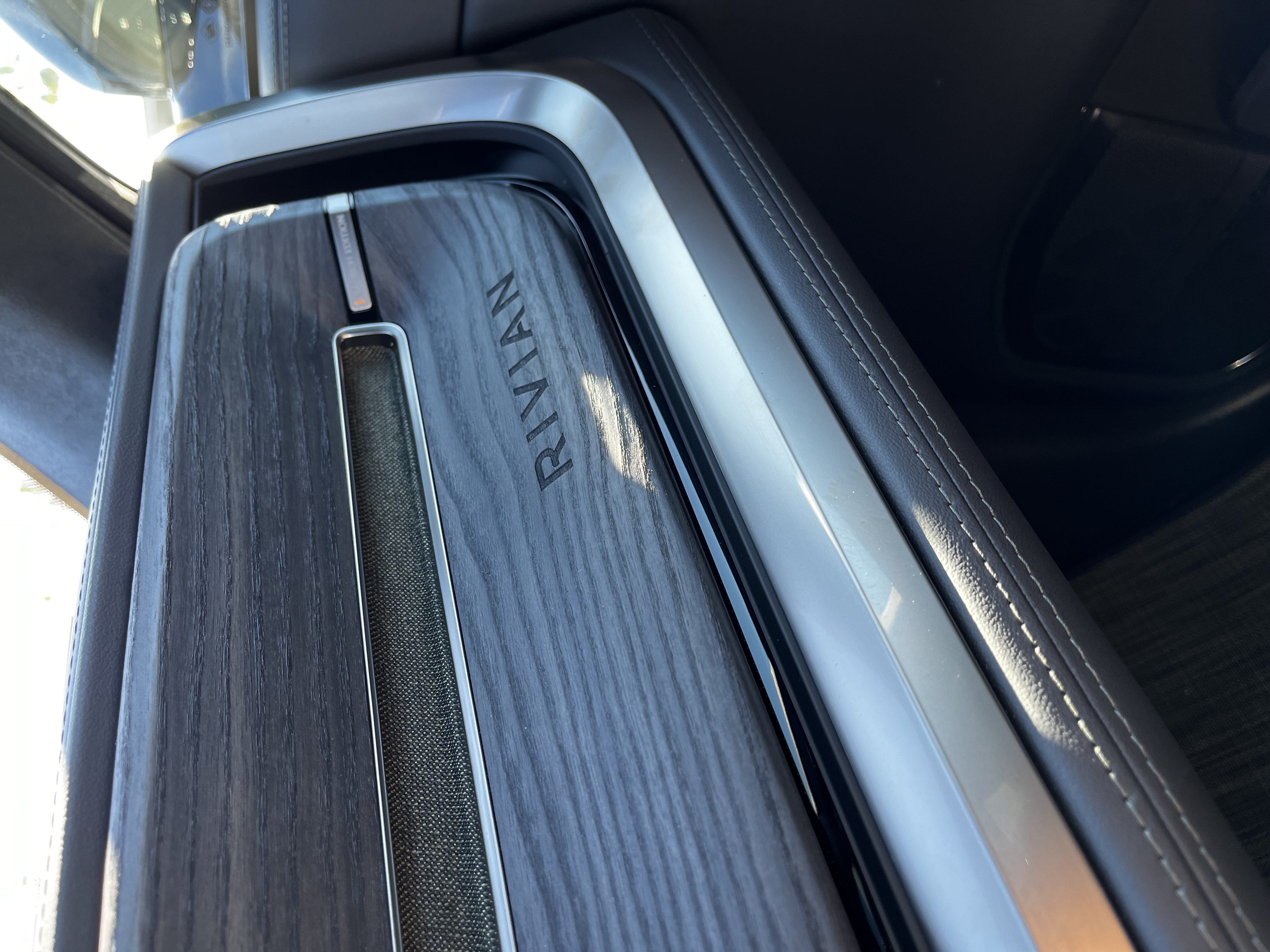 Used 2022 Rivian R1S Launch Edition Quad AWD/4WD image 8
