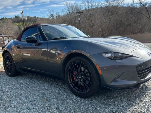 Used 2018 MAZDA MX-5 Miata Club w/ Brembo/BBS Recaro Package image 2