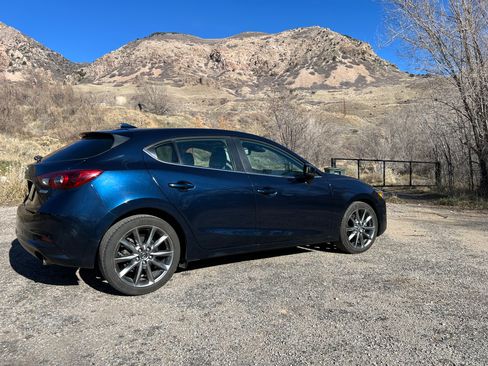 Used 2018 MAZDA MAZDA3 Grand Touring w/ Premium Equipment Package image 6