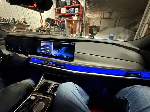 Used 2024 BMW 760i xDrive w/ Executive Package image 12