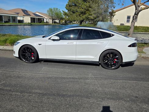 Used 2015 Tesla Model S P90D image 8