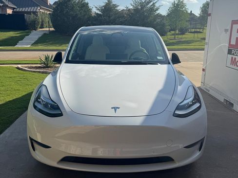 Used 2021 Tesla Model Y Long Range AWD/4WD image 2