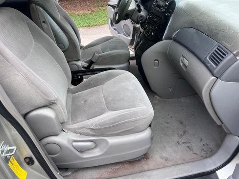 Used 2004 Toyota Sienna LE FWD image 11