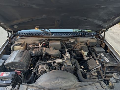 Used 1999 GMC Suburban 2WD w/ Marketing Opt Pkg 2 image 13