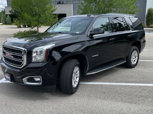 Used 2017 GMC Yukon SLT AWD/4WD image 2