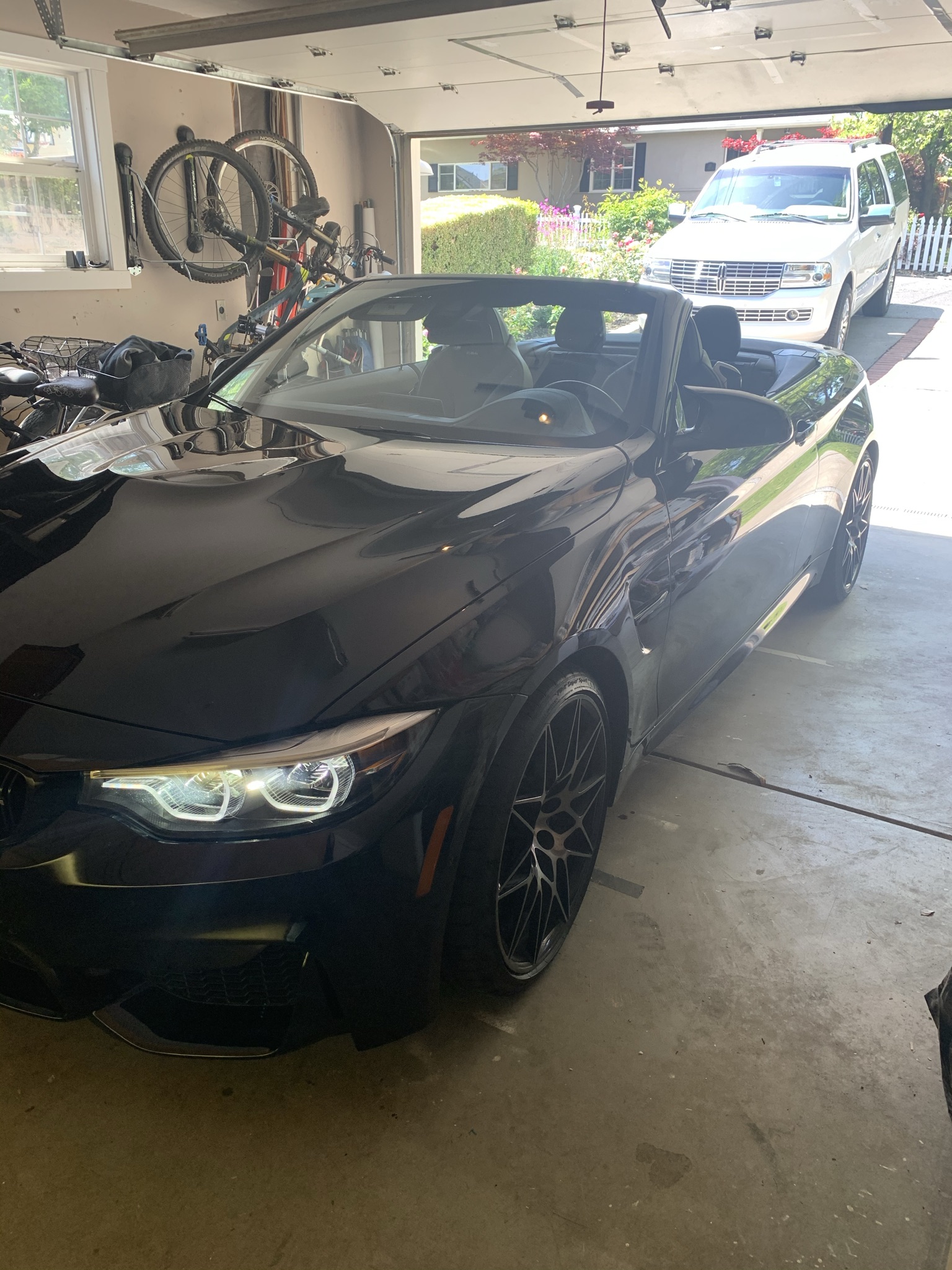Used 2018 BMW M4 Convertible RWD image 11