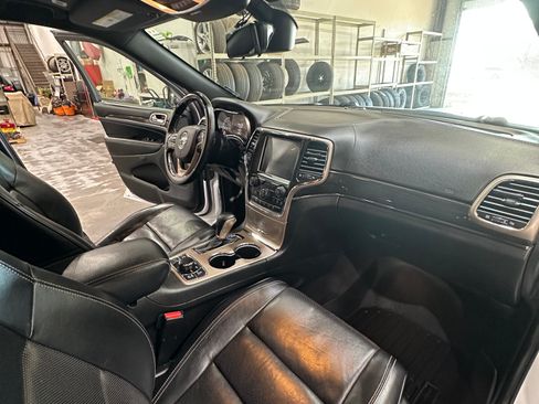 Used 2017 Jeep Grand Cherokee Overland image 17