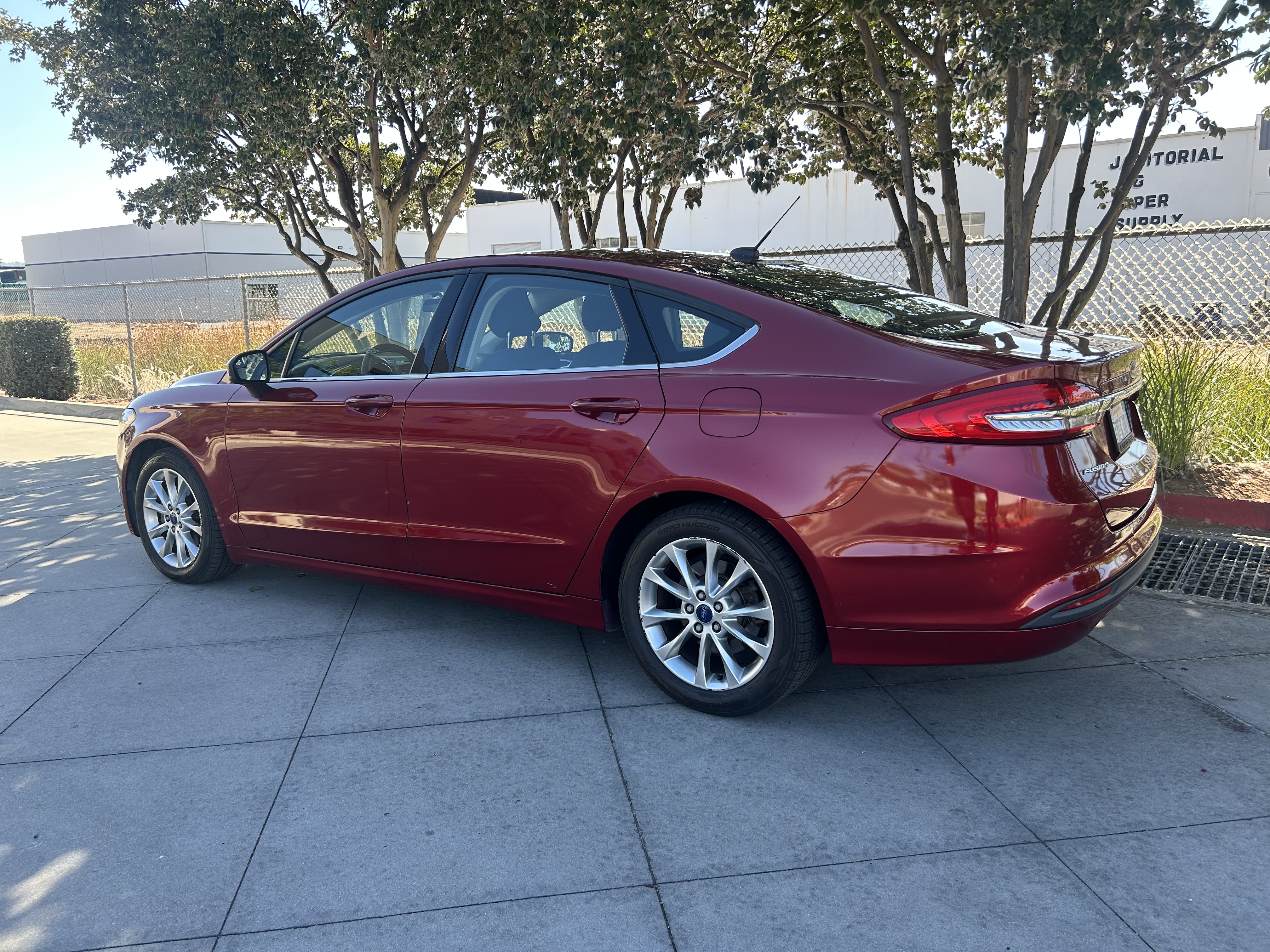 Used 2017 Ford Fusion SE w/ Fusion SE Technology Package FWD image 6
