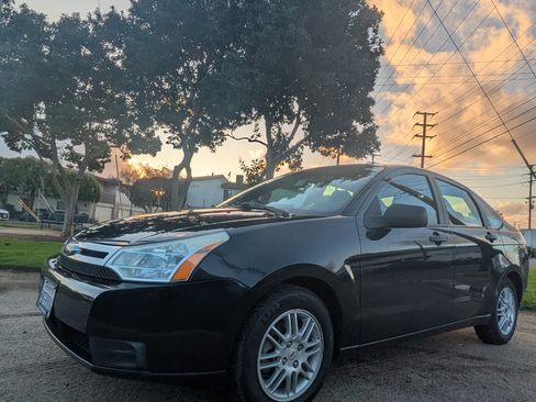 Used 2010 Ford Focus SE image 10