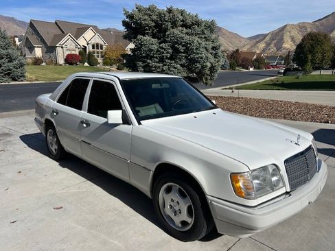 Used 1994 Mercedes-Benz E 320 Sedan image 4