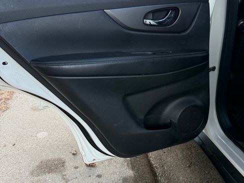 Used 2016 Nissan Rogue S image 22