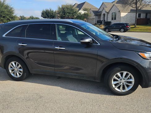 Used 2016 Kia Sorento LX w/ LX Convenience Package image 6