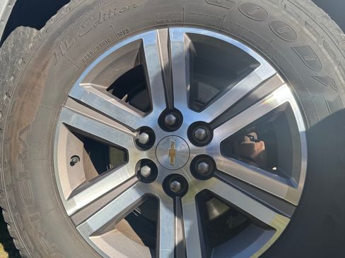 Used 2017 Chevrolet Traverse LT image 24