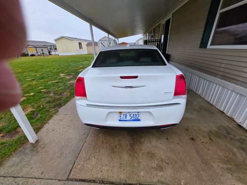 Used 2015 Chrysler 300 Limited image 4
