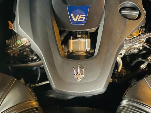 Used 2018 Maserati Levante S image 8