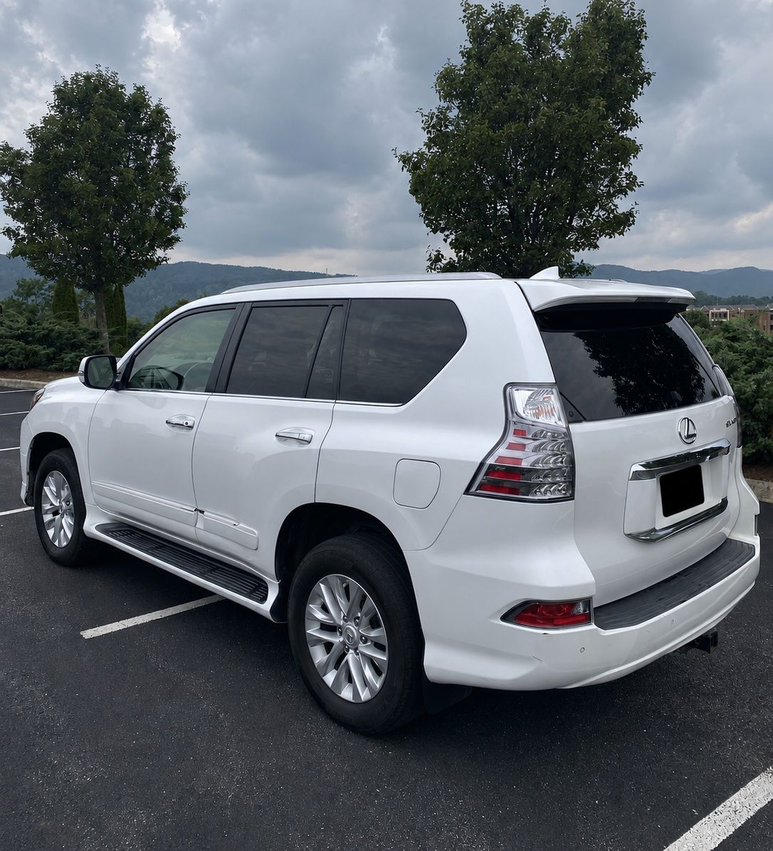 Used 2017 Lexus GX 460 Premium AWD/4WD image 2