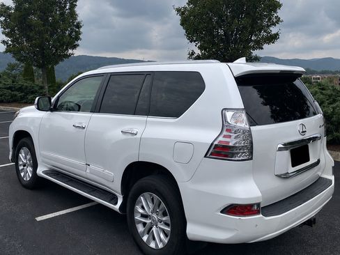 Used 2017 Lexus GX 460 Premium AWD/4WD image 2