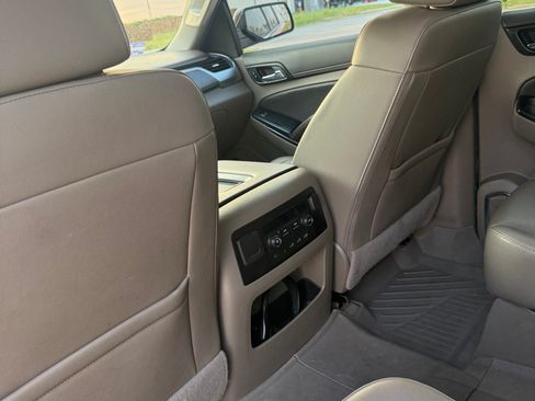 Used 2020 Chevrolet Suburban LT AWD/4WD image 8
