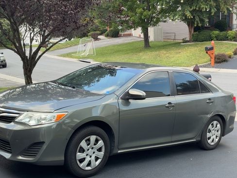 Used 2012 Toyota Camry LE FWD image 12