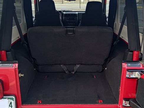 Used 2006 Jeep Wrangler Unlimited Rubicon image 17