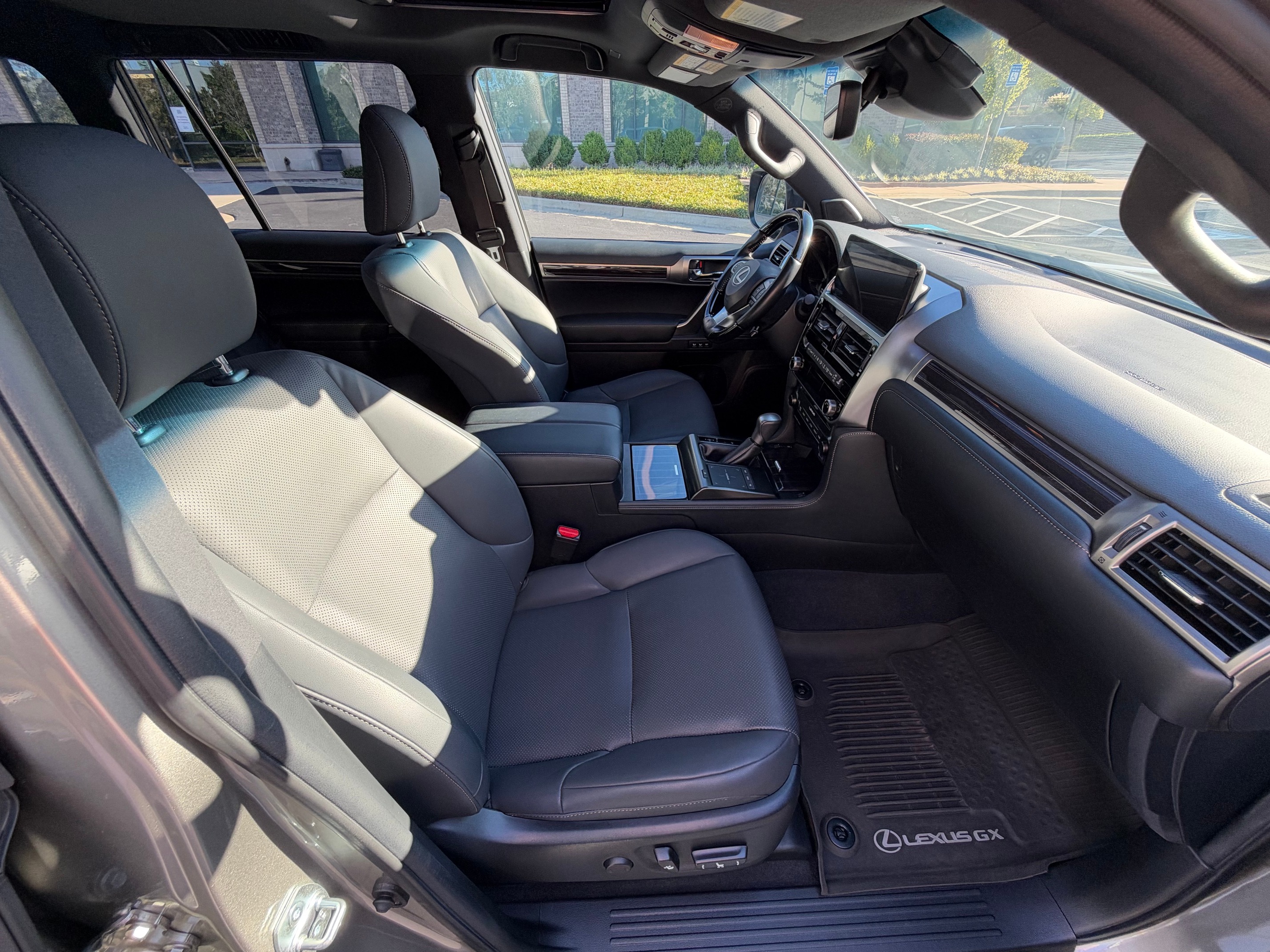 Used 2022 Lexus GX 460 Premium w/ Premium Package AWD/4WD image 14
