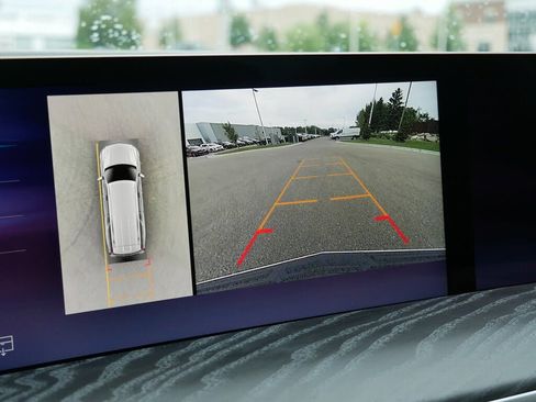 Used 2025 Cadillac Escalade ESV Sport w/ Touring Package image 6