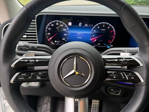 Used 2024 Mercedes-Benz GLS 450 4MATIC image 10