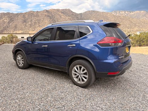 Used 2020 Nissan Rogue SV AWD/4WD image 2
