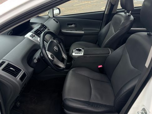 Used 2013 Toyota Prius V Five image 12