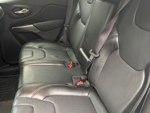 Used 2020 Jeep Cherokee Limited AWD/4WD image 6